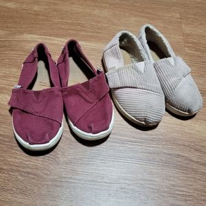 (2) Kids TOMS Size 9